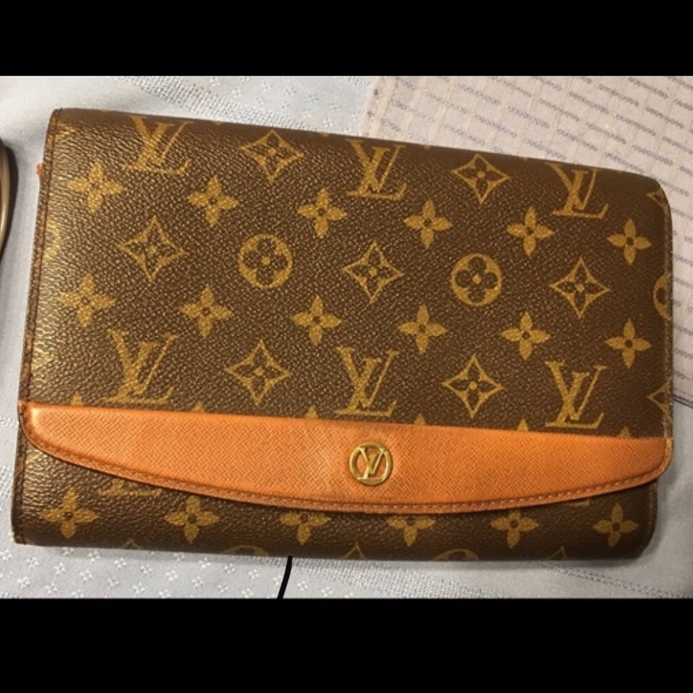 Louis Vuitton Clutch